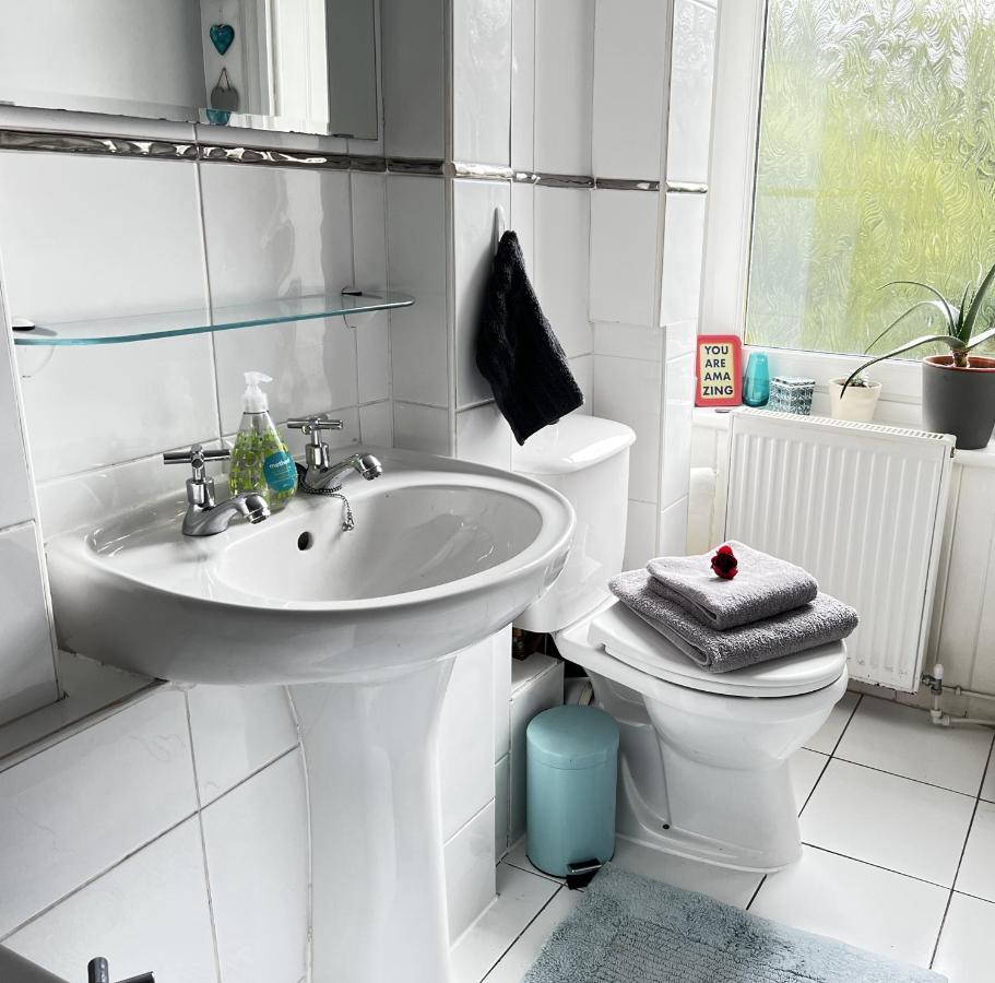 1 Bedroom Flat In Tolcross, Glasgow Top Floor. מראה חיצוני תמונה