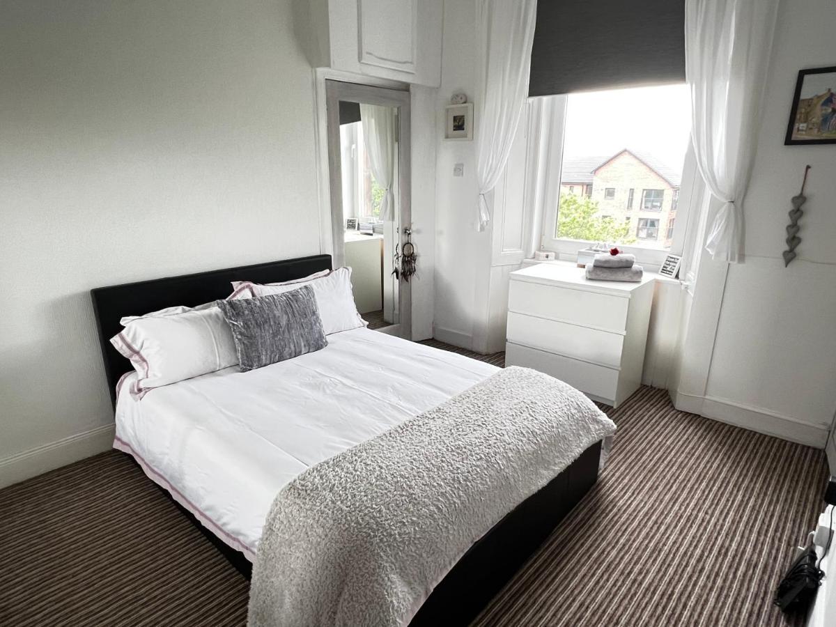 1 Bedroom Flat In Tolcross, Glasgow Top Floor. מראה חיצוני תמונה