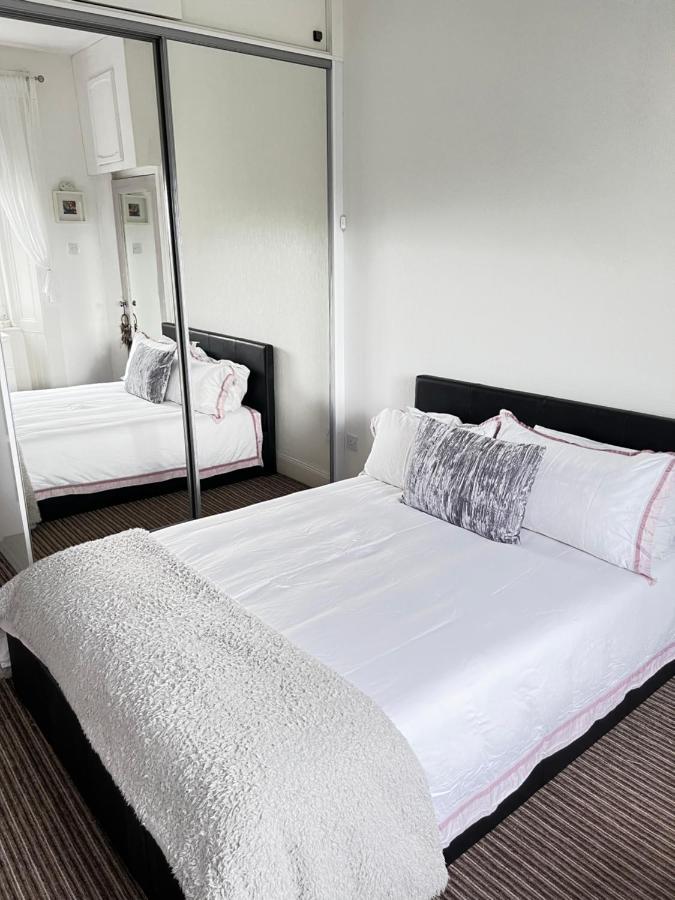 1 Bedroom Flat In Tolcross, Glasgow Top Floor. מראה חיצוני תמונה